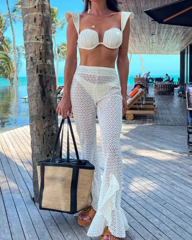 Bikini blanco y pantalones de crochet