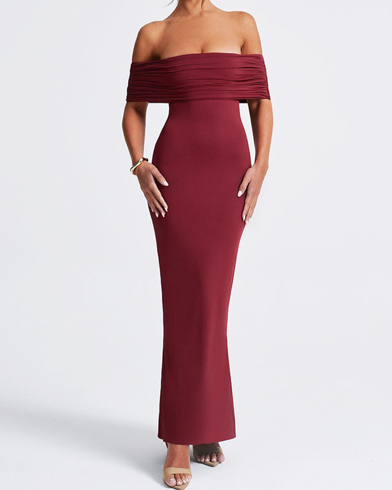 A Double-shouldered, Slender Skirt With A Straight Back