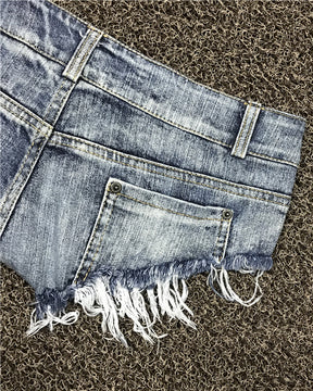 Raw Edge Washed Low Rise Denim Shorts mit Nieten