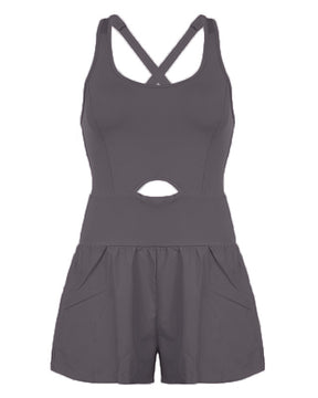 Neckholder-Jumpsuit mit Cut-Outs und Crossover-Weste, gewebten Shorts