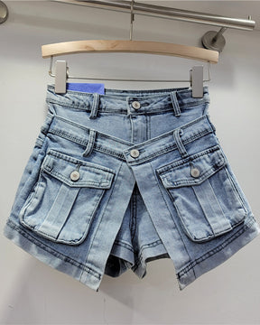 Schmale, hoch taillierte, gewaschene Fake-Jeansshorts mit weitem Bein und zweiteiliger Passform