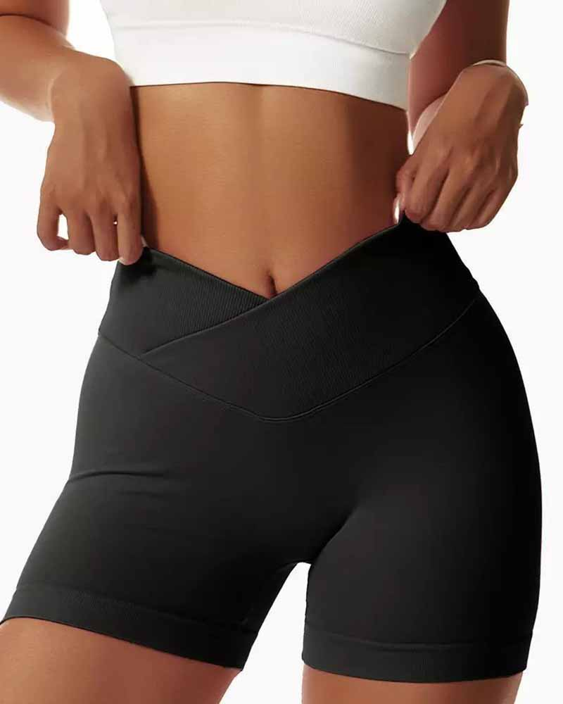 Enge Dreiviertel-Yoga-Shorts mit pfirsichfarbenem Hintern