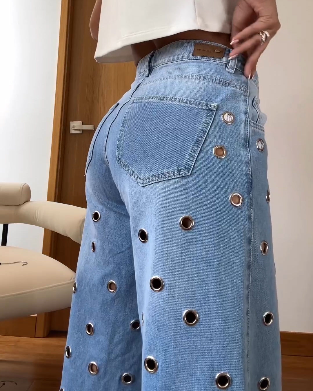 Mittelhohe Palazzo-Jeans mit weitem Bein und Ösen