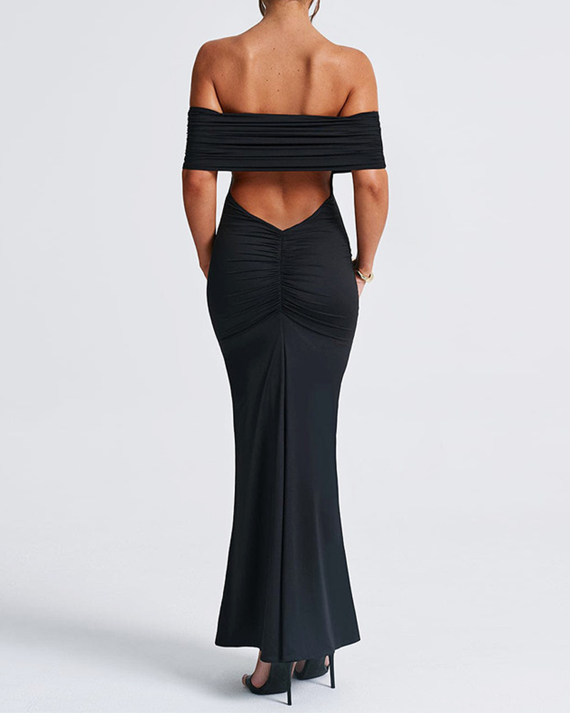 A Double-shouldered, Slender Skirt With A Straight Back