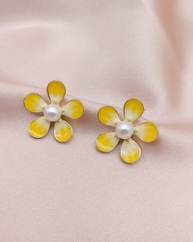 Pendientes vintage de perlas con diseño floral 