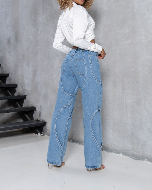 Fashionable Slim-fit Jeans With Personalized Tailoring