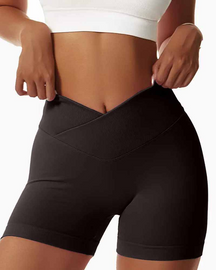 Enge Dreiviertel-Yoga-Shorts mit pfirsichfarbenem Hintern