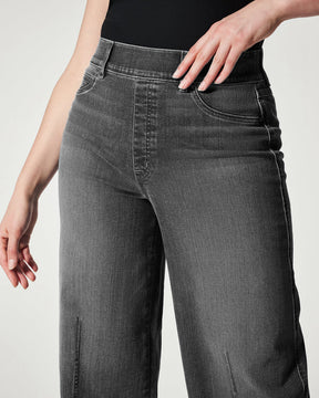 Jeans mit weitem Bein und hoher Stretch-Gummibund in verwaschener Optik