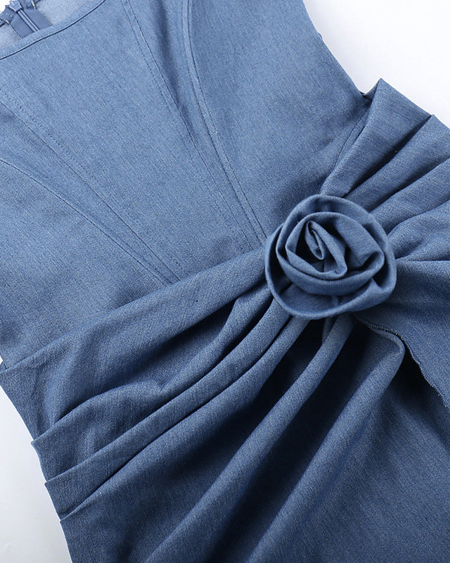 Schmales Minikleid aus Denim mit 3D-Blumen