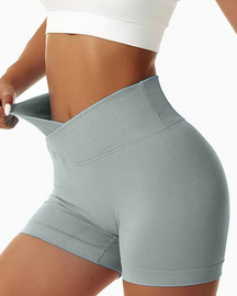 Enge Dreiviertel-Yoga-Shorts mit pfirsichfarbenem Hintern