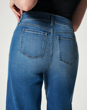 Jeans mit weitem Bein und hoher Stretch-Gummibund in verwaschener Optik