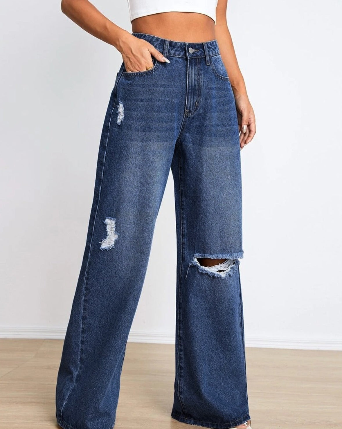 Boyfriend-Jeans aus Denim mit Distressed-Details