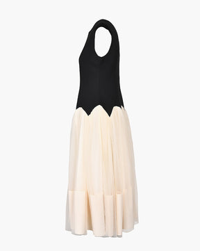 Vestido midi halter con cintura de pétalos en contraste