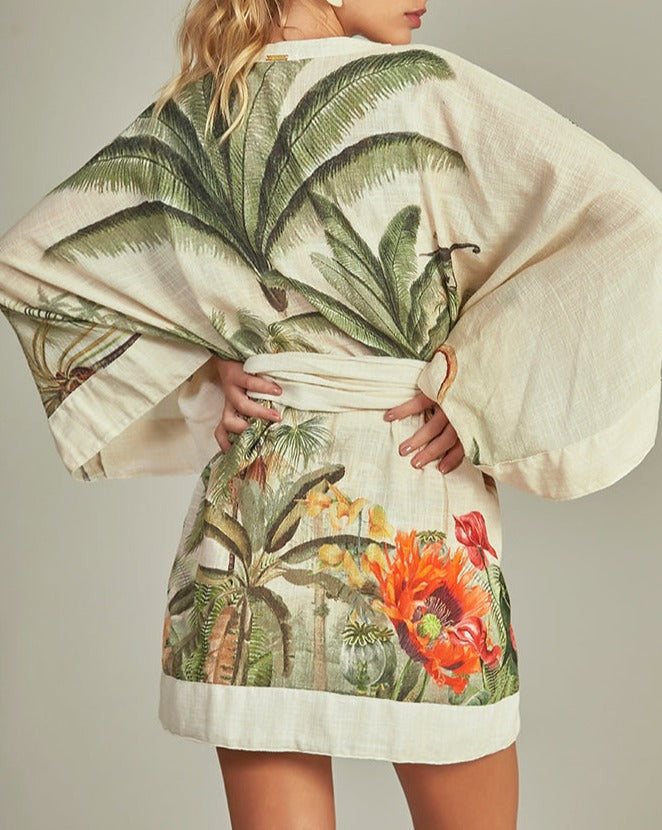 Traje de baño y pareo con estampado de playa