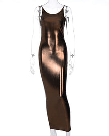 Rückenfreies Metallic-Kleid mit Riemchen