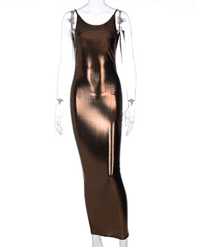 Rückenfreies Metallic-Kleid mit Riemchen