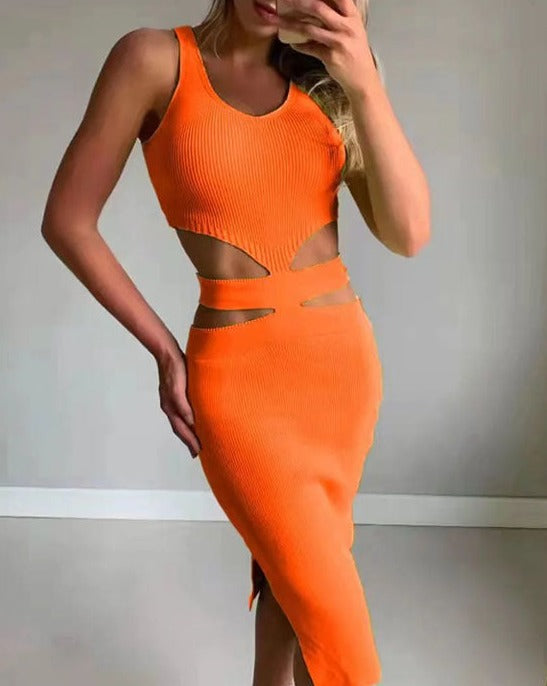 Figurbetontes Kleid mit ausgehöhlter Taille und Strumpfhaltern