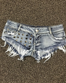 Raw Edge Washed Low Rise Denim Shorts mit Nieten