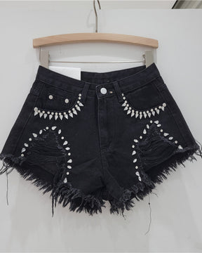 Shorts vaqueros deshilachados con incrustaciones de diamantes