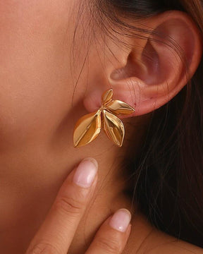 Pendientes de hojas y flores brillantes 