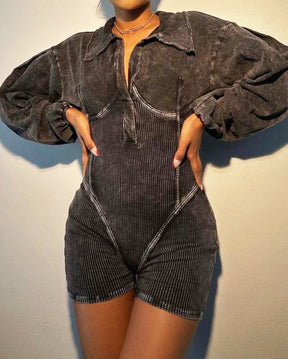 Langärmliger Jumpsuit mit tiefer V-Taille