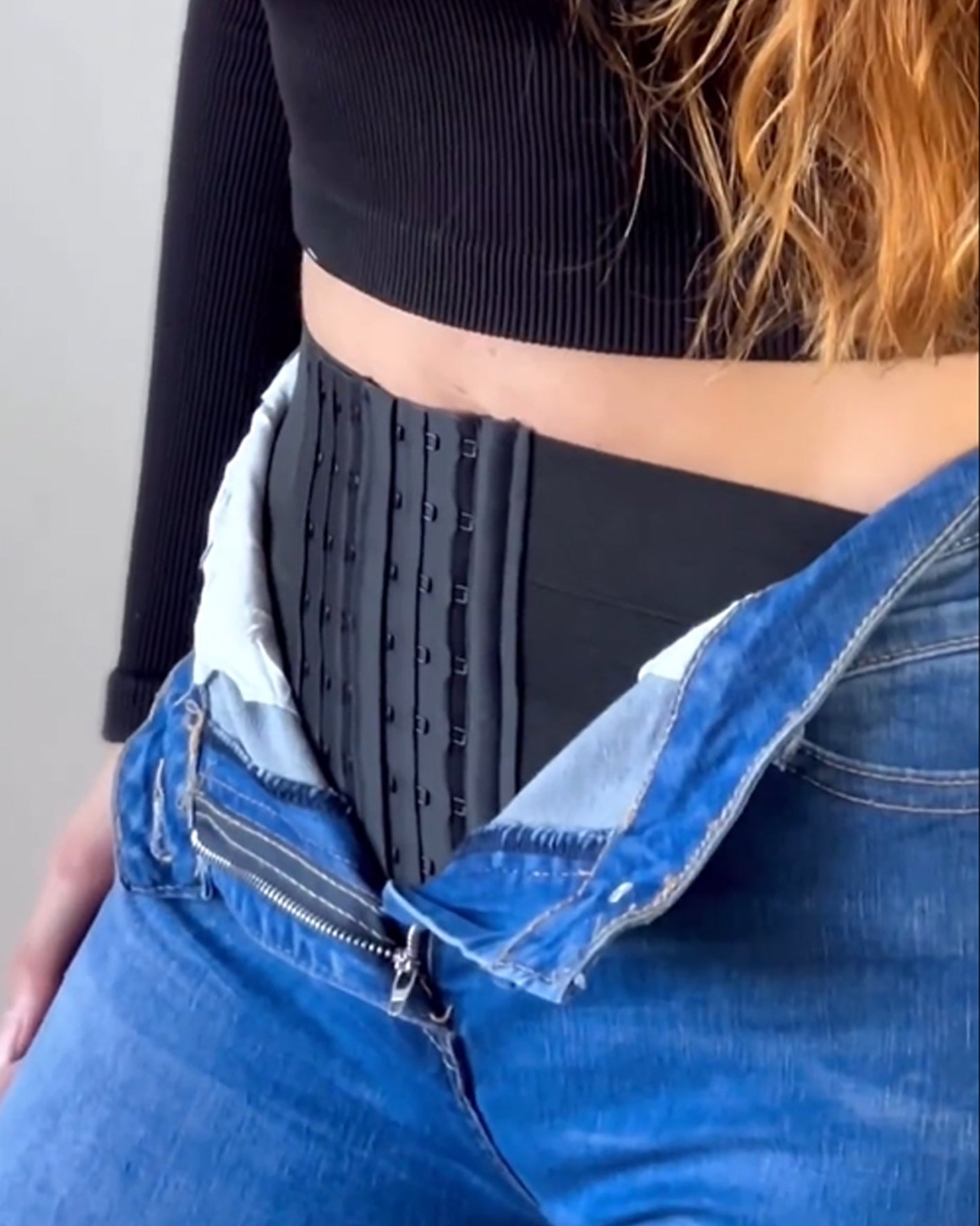 Jeans Con Cinturón Forma