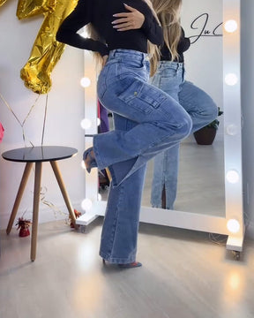 Jeans estilo trabajo con aberturas laterales