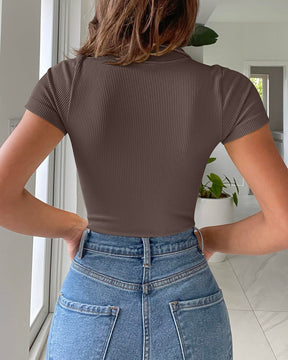 Einteiliger Bodysuit-Overall mit kurzen Ärmeln und Reißverschluss vorne