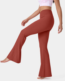 Überkreuzte, hoch taillierte Super Flare-Leggings mit Gesäßtasche