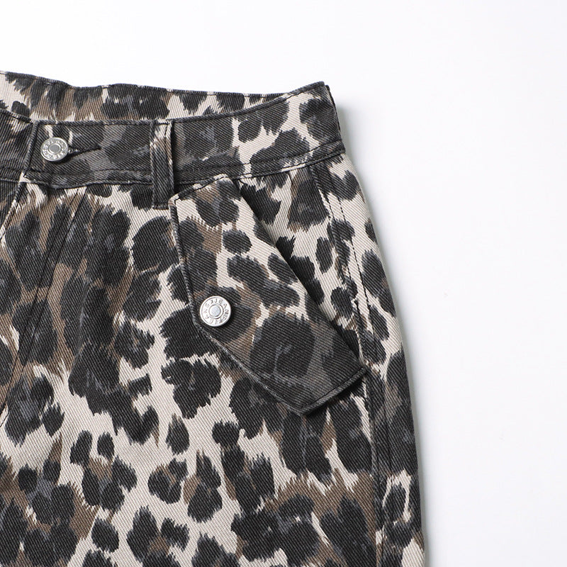 Pantalones cargo de pierna recta y talle alto con estampado de leopardo y jeans con bolsillo