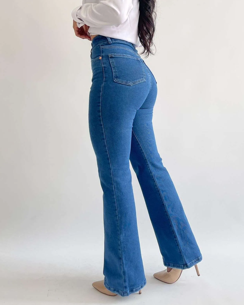 Klassische dunkelblaue Boot-Cut-Jeans